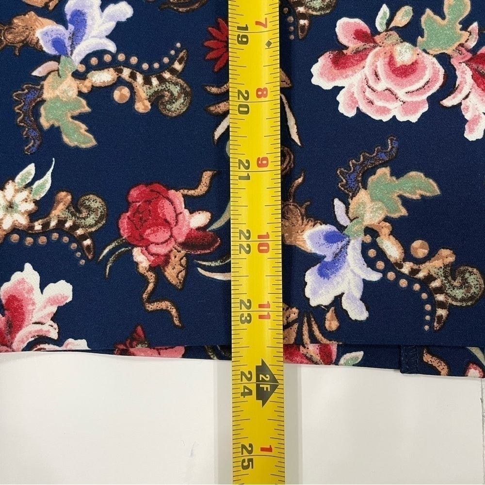 Philosophy Woman’s Navy Floral Tapestry Pencil Skirt Size 4 - Picture 6 of 12